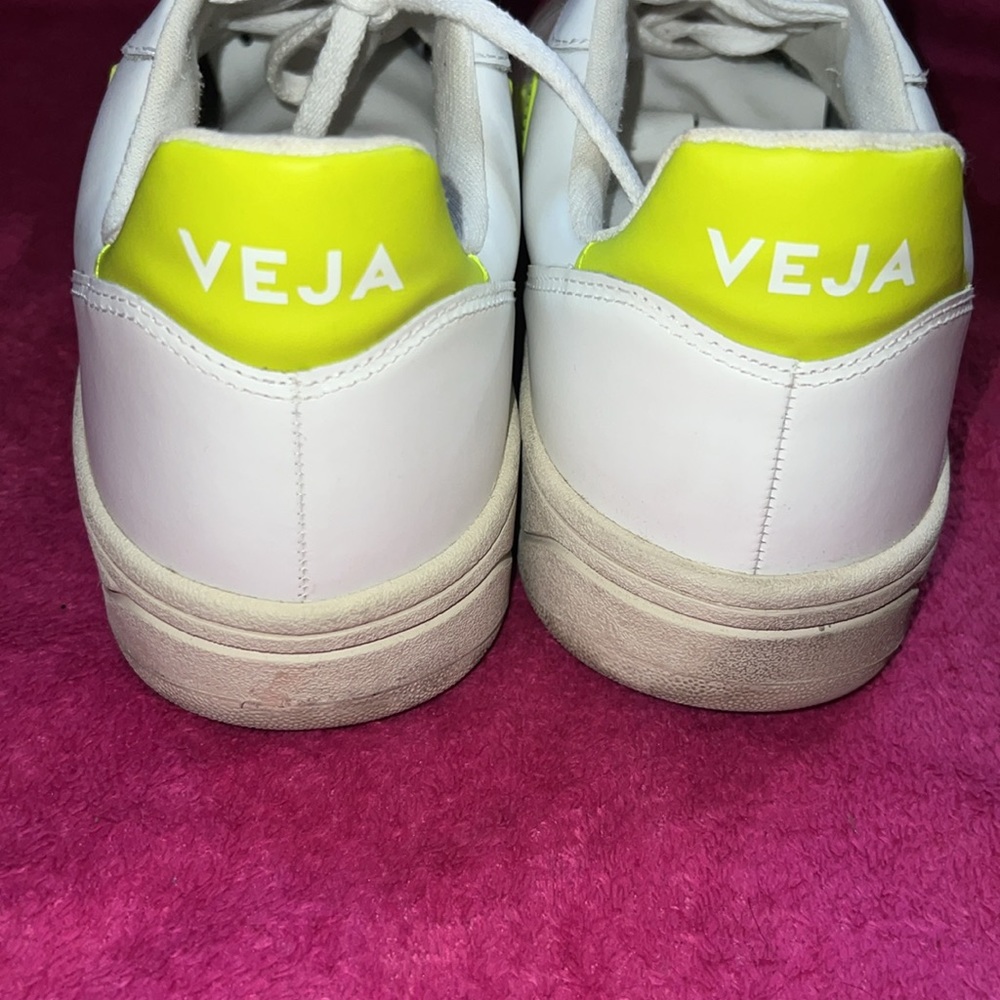 Veja Men's V-10 Leather Low Top Sneakers - Picture 14 of 15